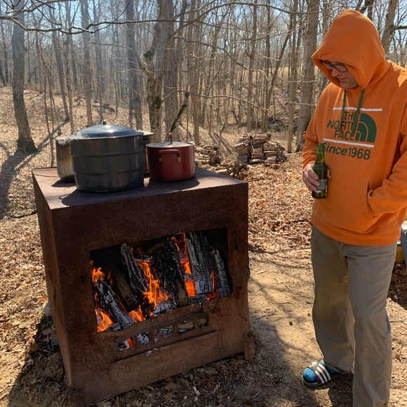 Hello everyone! Everything in my closet is new, like new, or vintage. - Picture 2 of 8